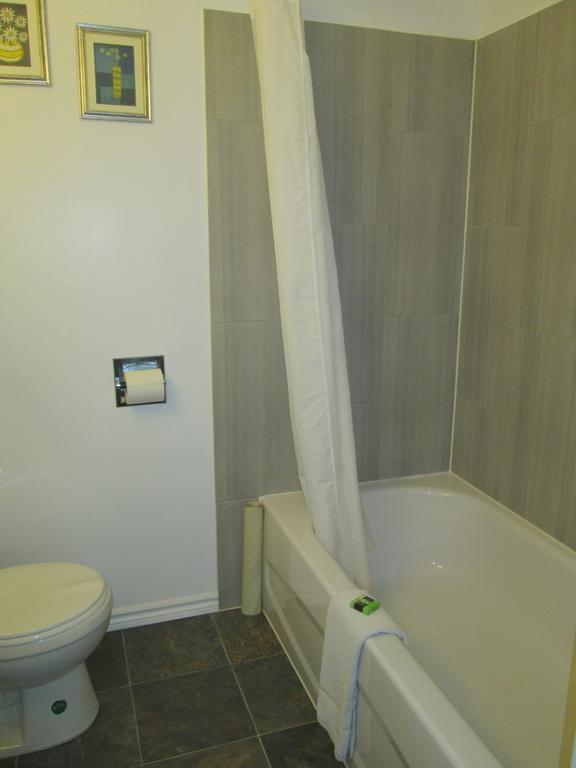 Edgewater Motel And Campground Temiskaming Shores Стая снимка