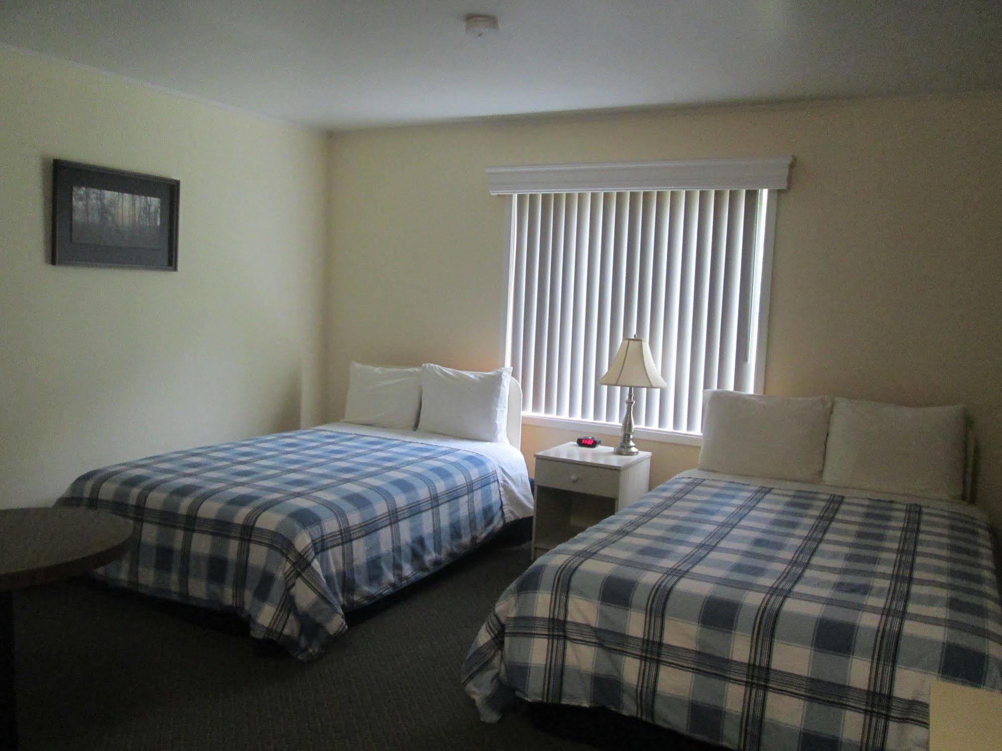 Edgewater Motel And Campground Temiskaming Shores Екстериор снимка