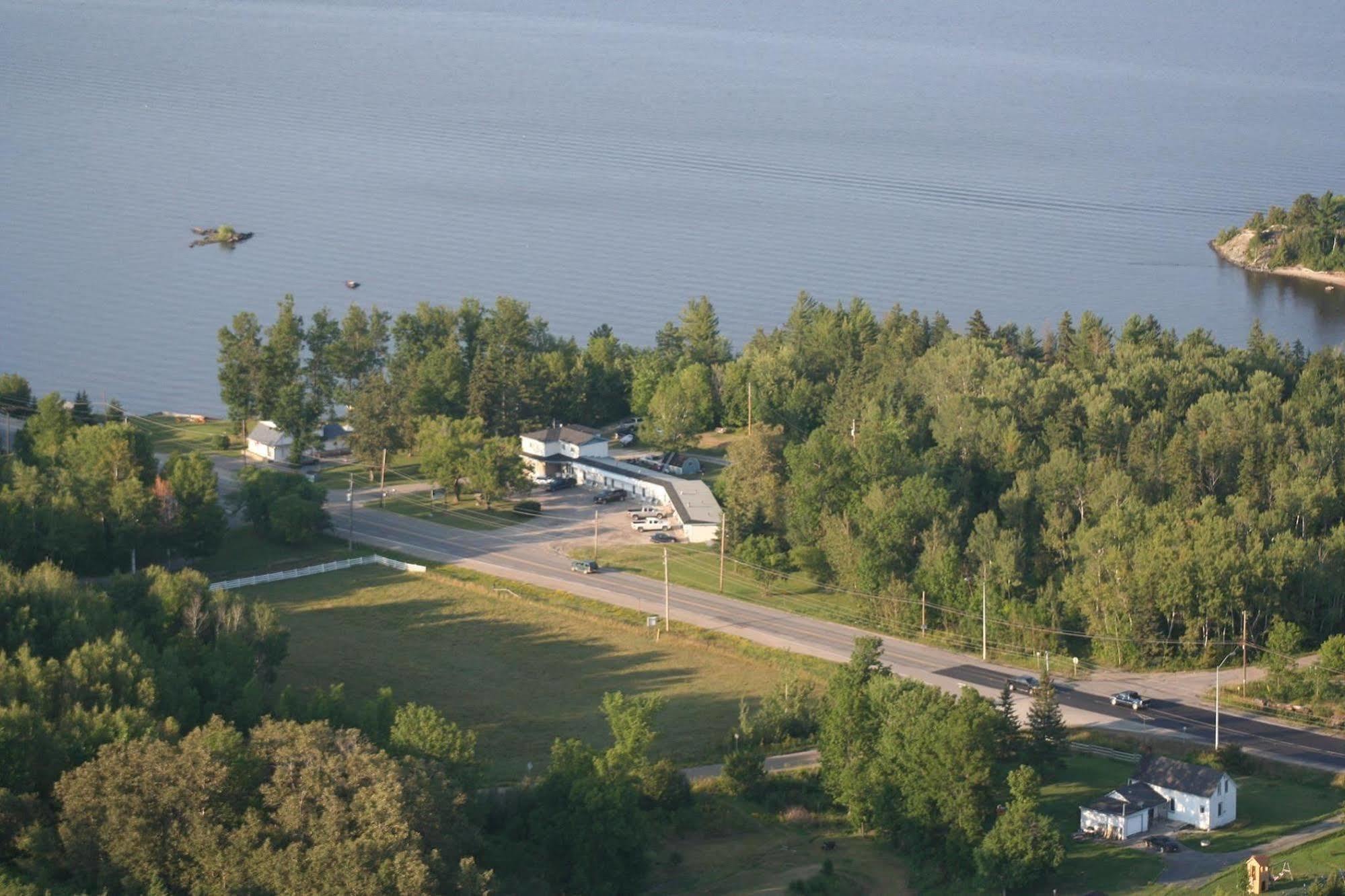 Edgewater Motel And Campground Temiskaming Shores Екстериор снимка
